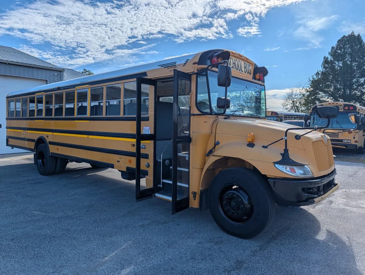 2016 International CE 72P Cummins - Thumbnail 3 2016 International CE 72P Cummins - Thumbnail 3