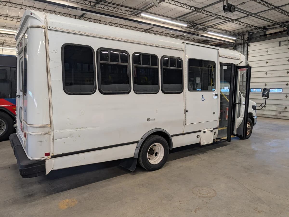 2017 Ford E450 Shuttle - Thumbnail 3 2017 Ford E450 Shuttle - Thumbnail 3