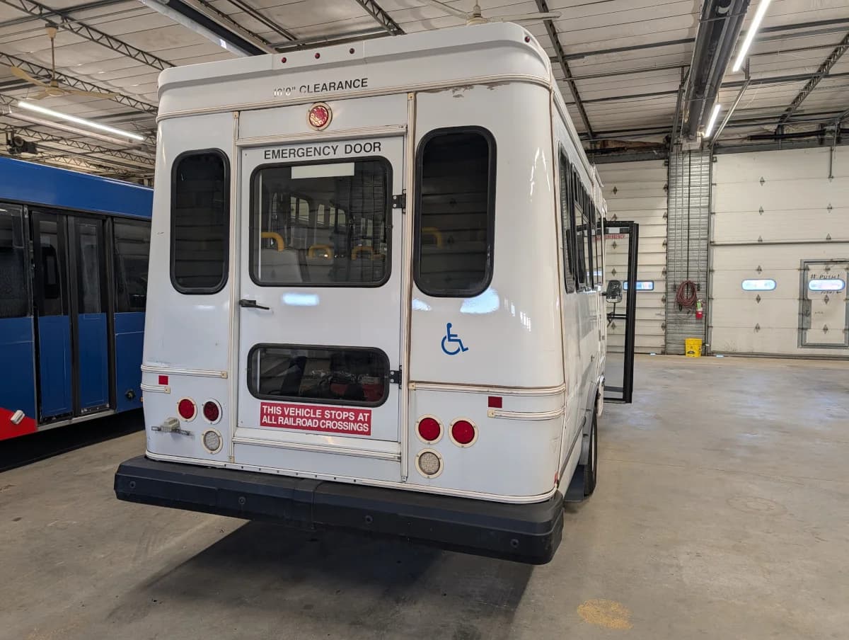 2017 Ford E450 Shuttle - Thumbnail 28 2017 Ford E450 Shuttle - Thumbnail 28