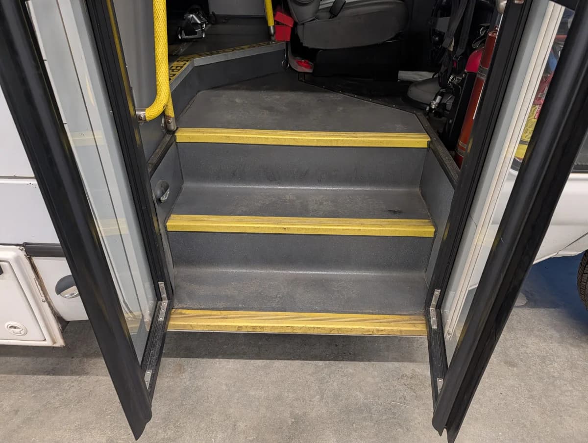 2017 Ford E450 Shuttle - Thumbnail 6 2017 Ford E450 Shuttle - Thumbnail 6