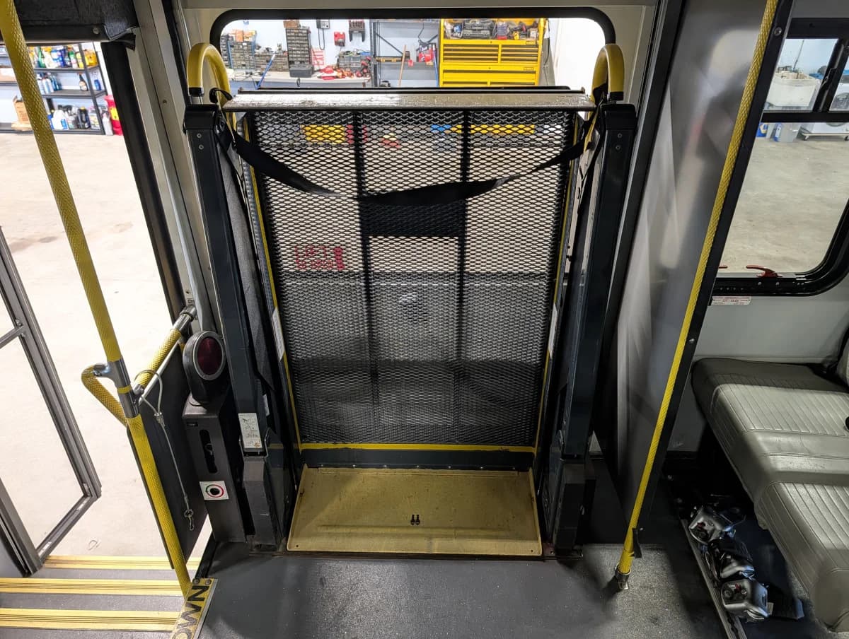 2017 Ford E450 Shuttle - Thumbnail 13 2017 Ford E450 Shuttle - Thumbnail 13