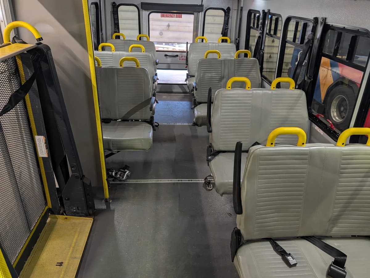 2017 Ford E450 Shuttle - Thumbnail 31 2017 Ford E450 Shuttle - Thumbnail 31