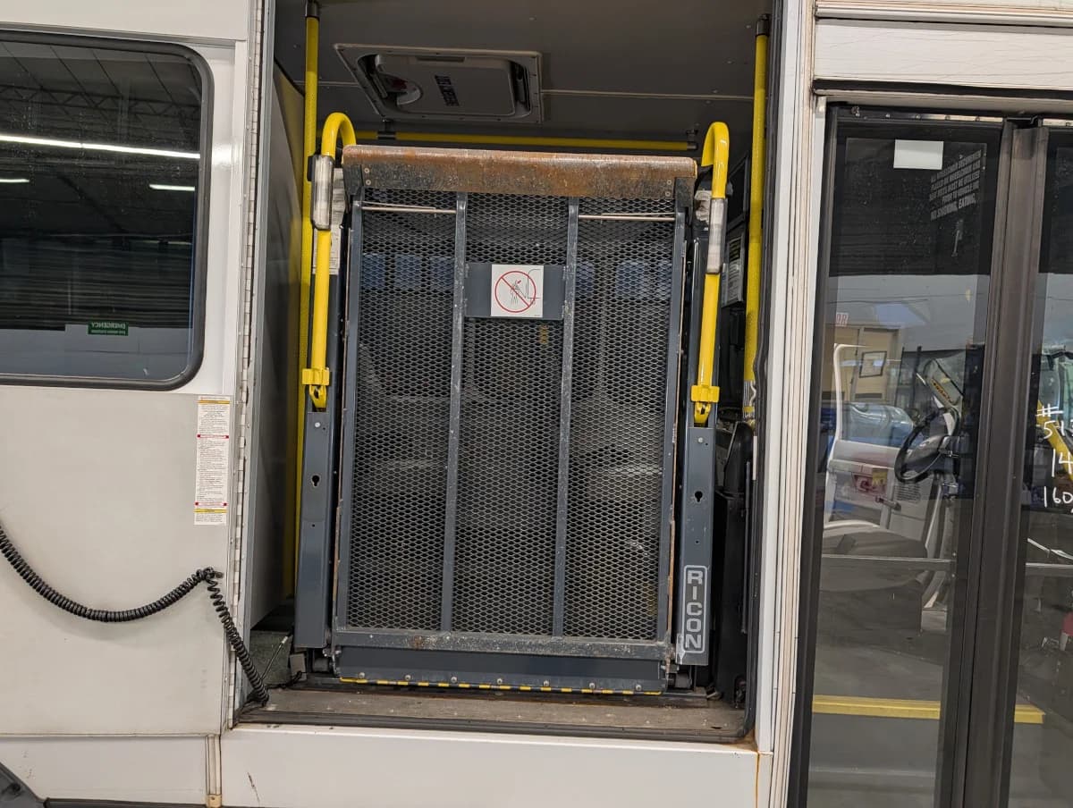 2017 Ford E450 Shuttle - Thumbnail 14 2017 Ford E450 Shuttle - Thumbnail 14