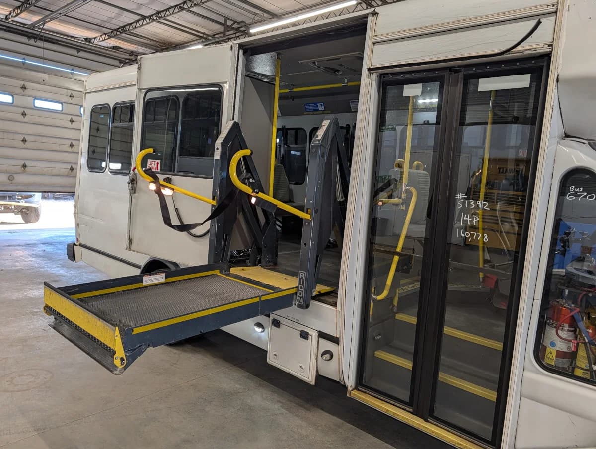 2017 Ford E450 Shuttle - Thumbnail 25 2017 Ford E450 Shuttle - Thumbnail 25