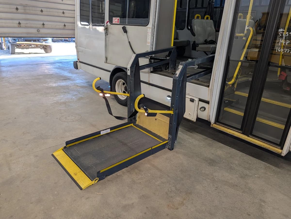 2017 Ford E450 Shuttle - Thumbnail 24 2017 Ford E450 Shuttle - Thumbnail 24