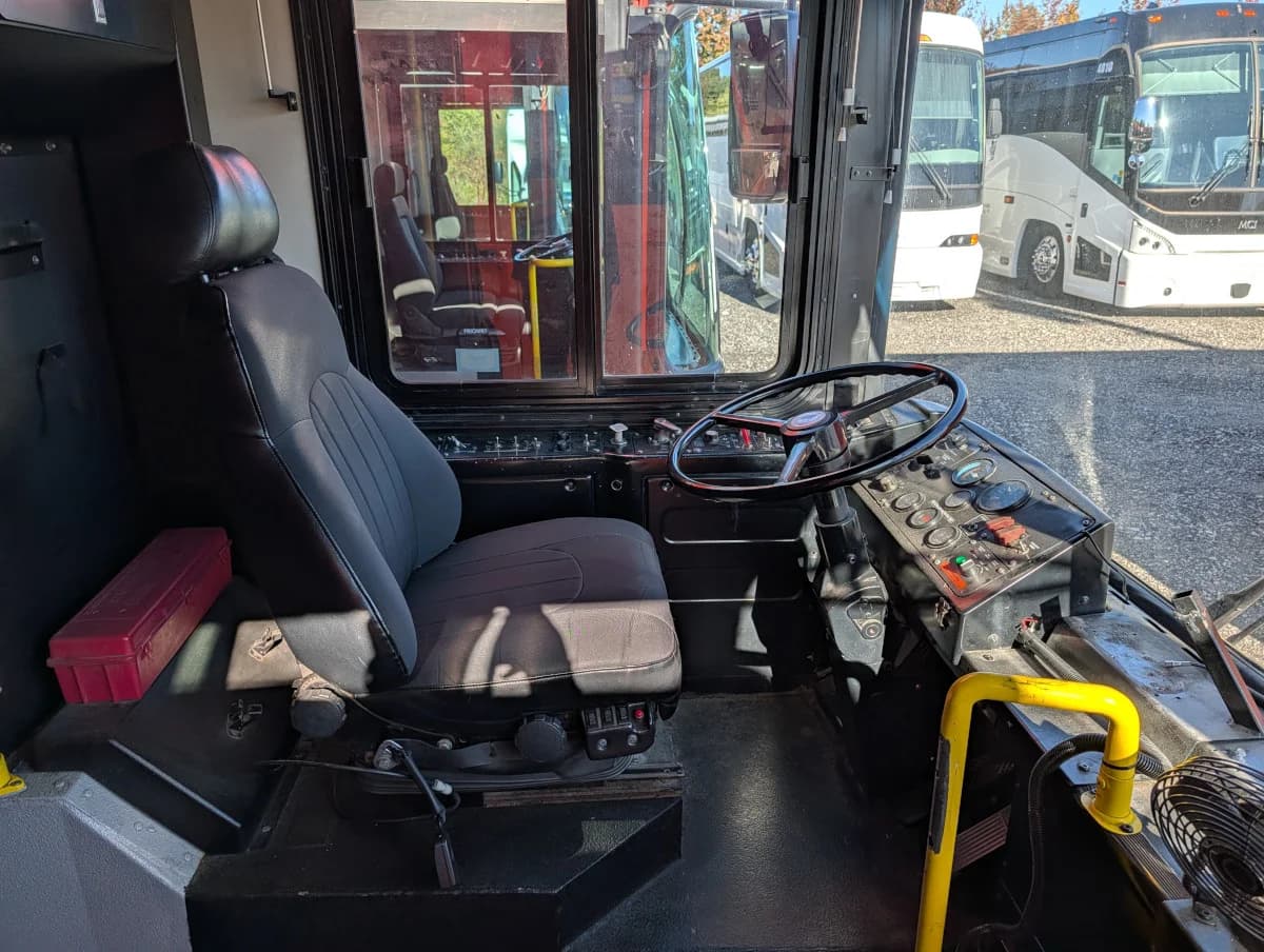 5 Gillig Low Floor Transit buses - Thumbnail 6 5 Gillig Low Floor Transit buses - Thumbnail 6