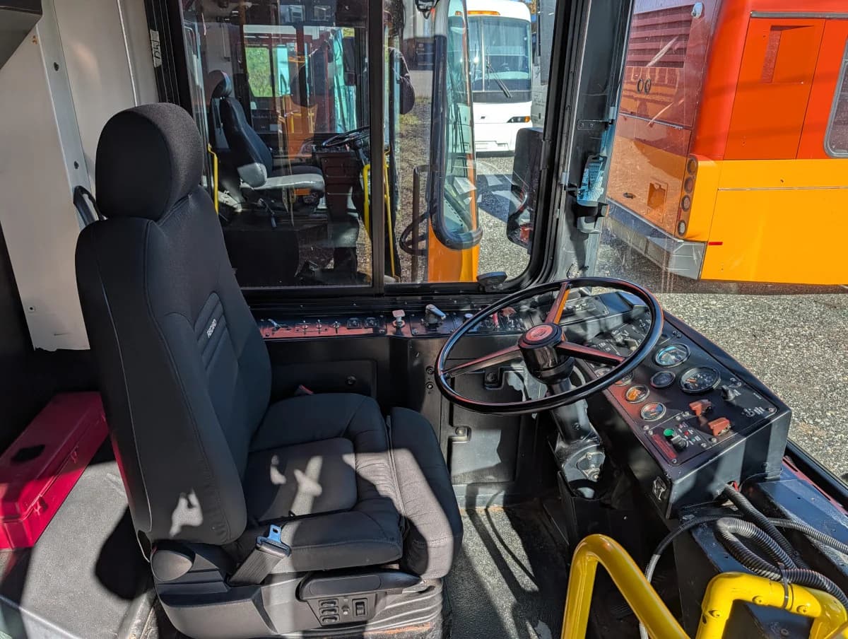 5 Gillig Low Floor Transit buses - Thumbnail 3 5 Gillig Low Floor Transit buses - Thumbnail 3