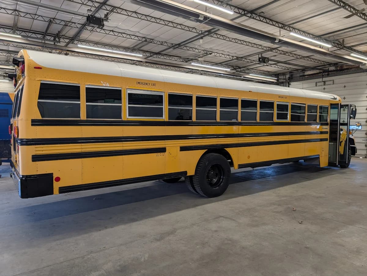 2012 Blue Bird Vision 72P - Thumbnail 3 2012 Blue Bird Vision 72P - Thumbnail 3