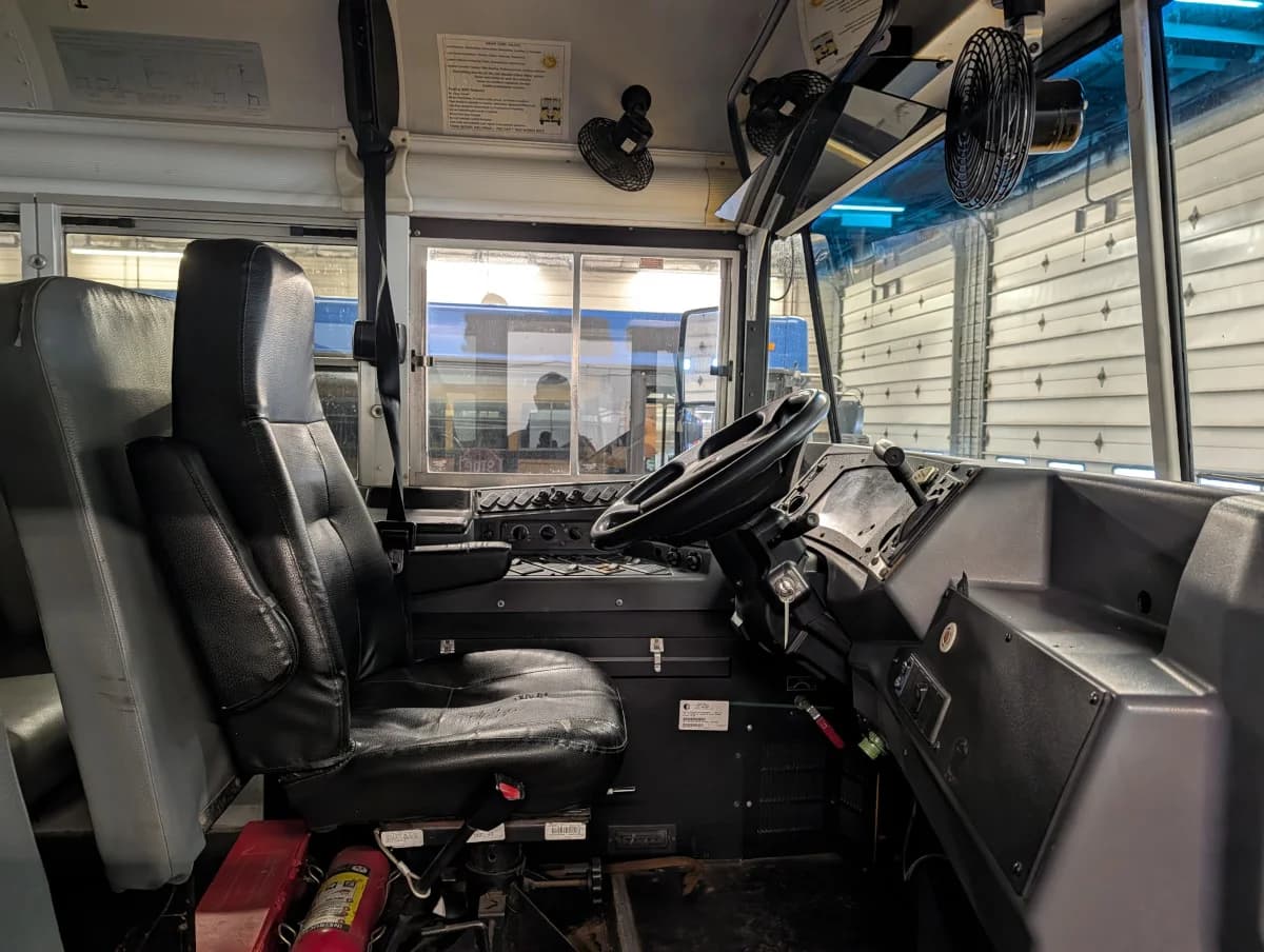 2012 Blue Bird Vision 72P - Thumbnail 6 2012 Blue Bird Vision 72P - Thumbnail 6