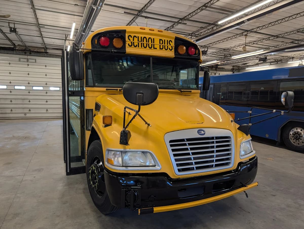 2012 Blue Bird Vision 72P - Thumbnail 17 2012 Blue Bird Vision 72P - Thumbnail 17